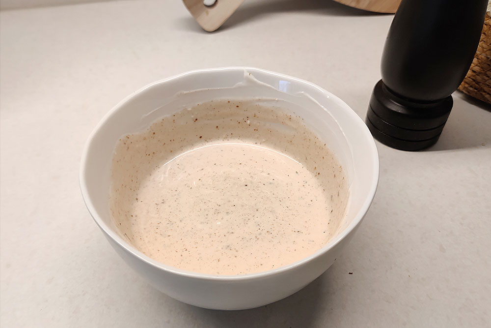 Hemmagjord kebabsås på fryst pizza