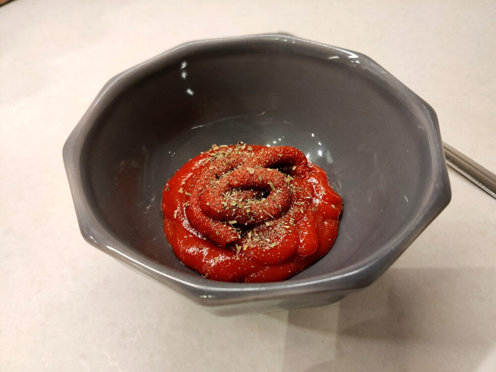 Pizzasås gjord på ketchup