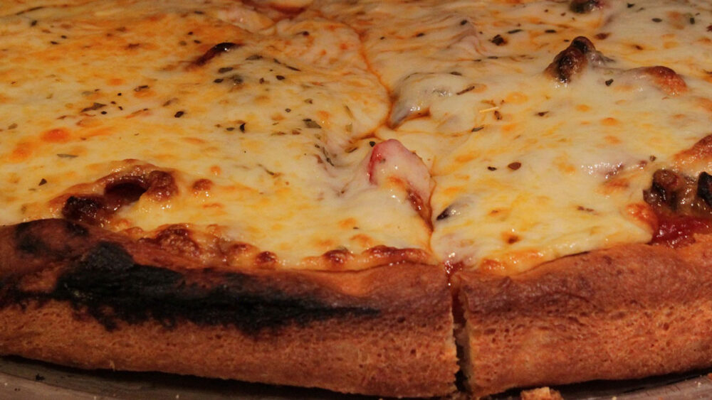Panpizza med massor av ost