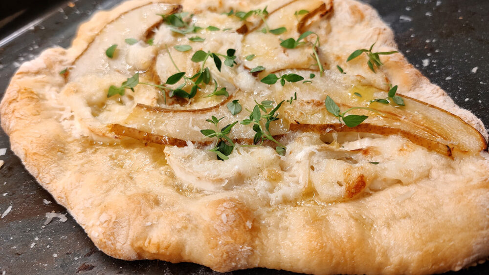 Pizza med getost och päron